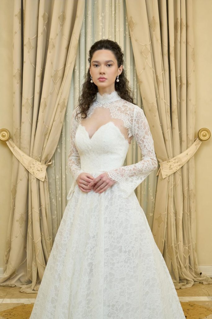 Fotografie fashion de studio cu rochii de mireasă din colecție