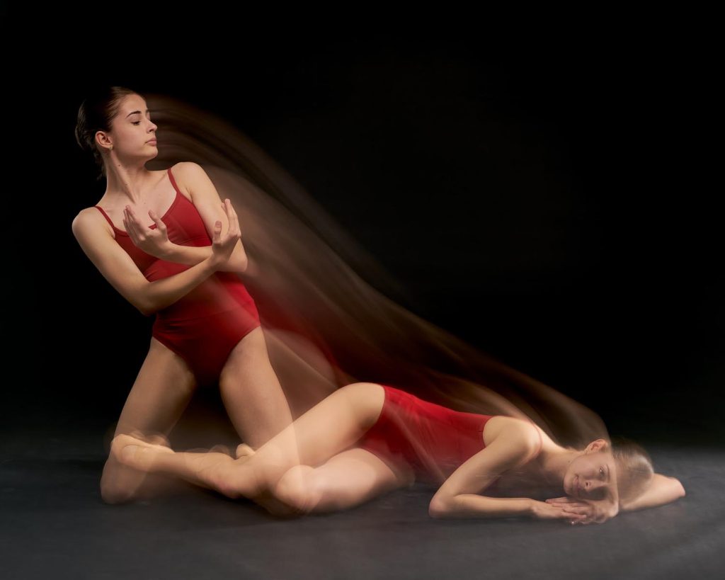 Dansator surprins într-o ședință foto de studio