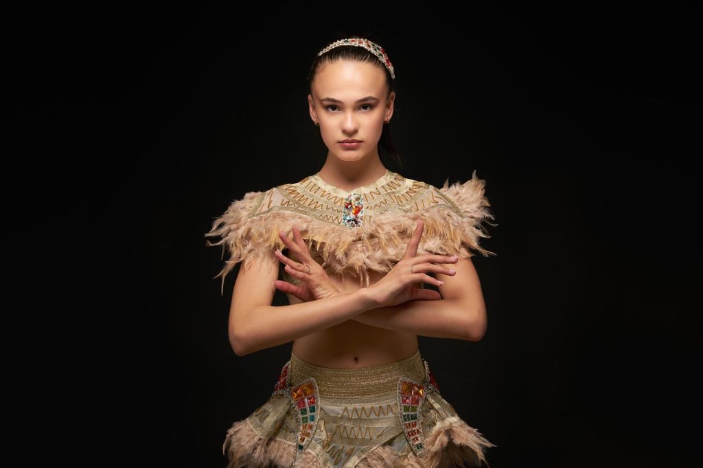 Portret de dansator realizat într-o ședință foto de studio