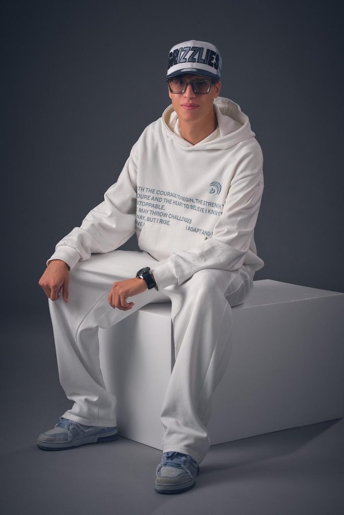 Portret masculin realizat într-o ședință foto de studio