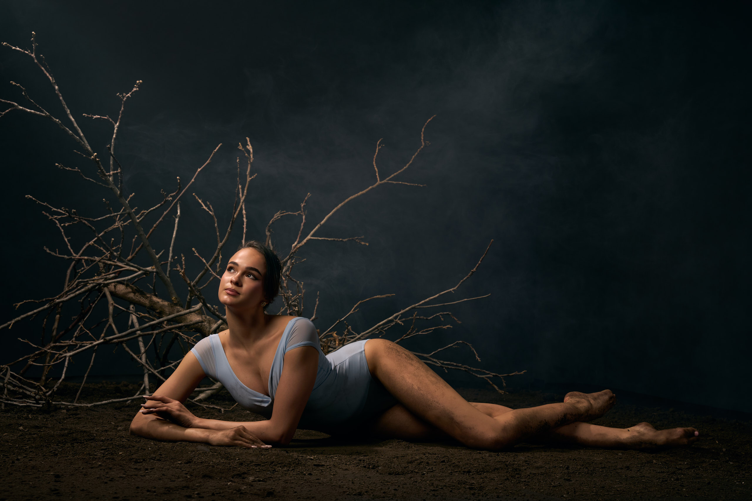 Dansatori fotografiați în studio pentru proiectul ROOTS