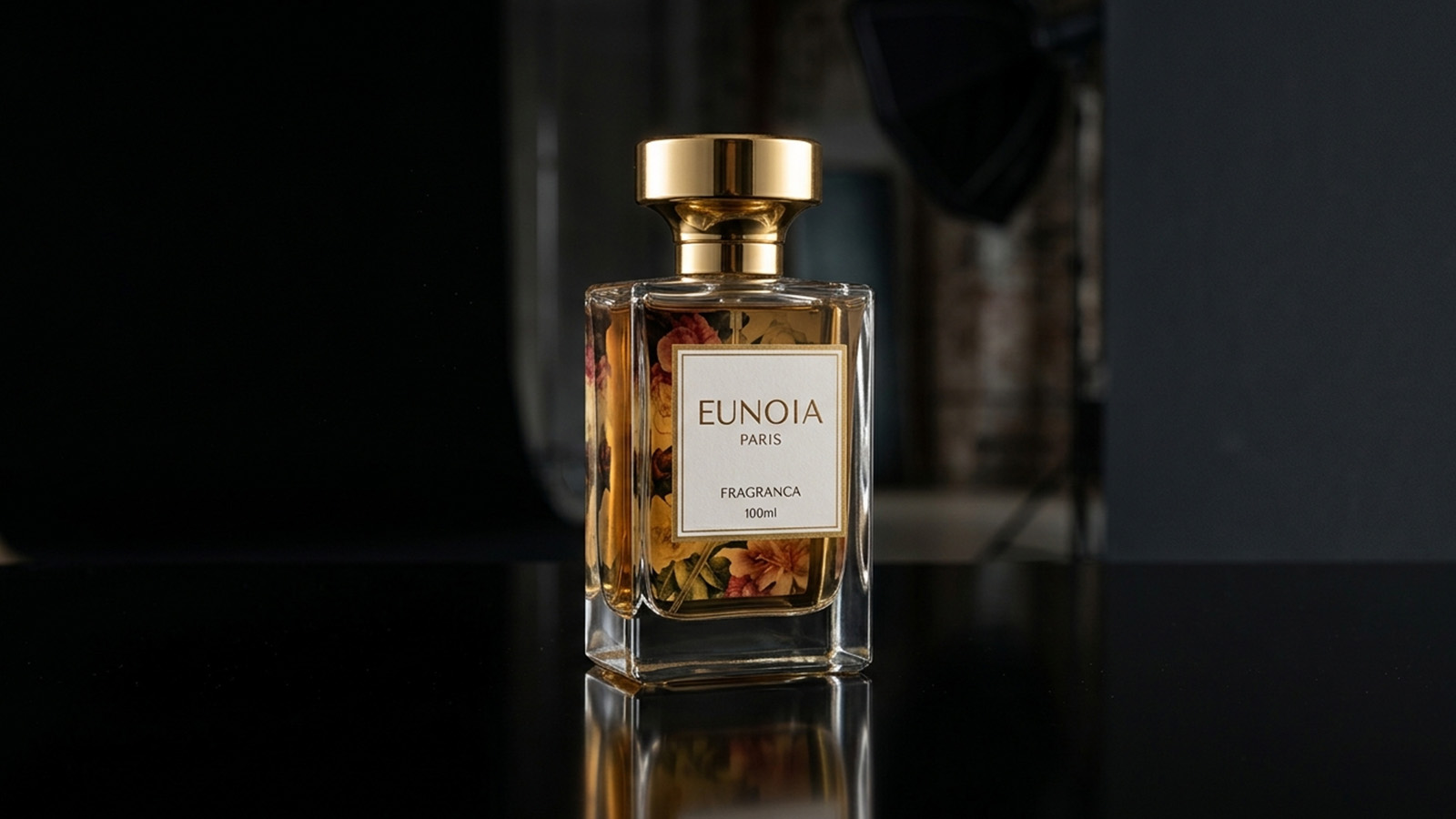 Parfum premium fotografiat în studio foto profesional din București cu iluminare controlată